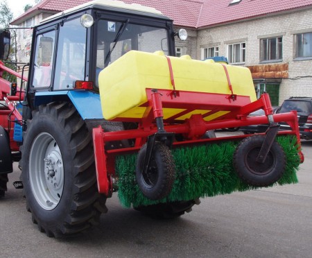 Щеточное оборудование к трактору МТЗ/Беларус с системой орошения