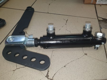 Гидроцилиндр подъема/опускания средней щетки для комбинированных дорожных машин серии МД (КЗДМ)